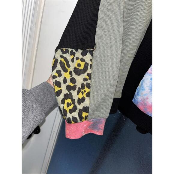 Umgee Patchwork Multicolor Cheetah Thermal Knit Size Large - Picture 5 of 8
